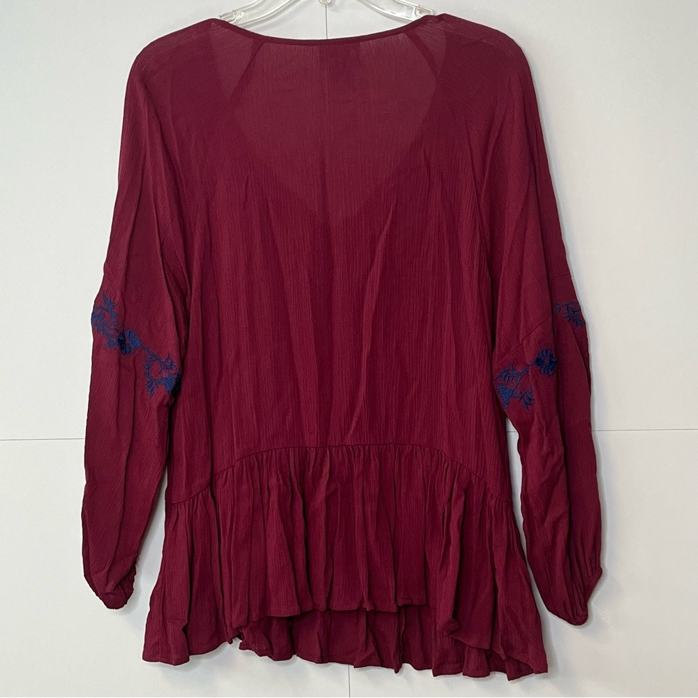 Women’s Liz Claiborne Tunic Style Burgandy Embroidered Top. Size Medium. - Picture 6 of 12